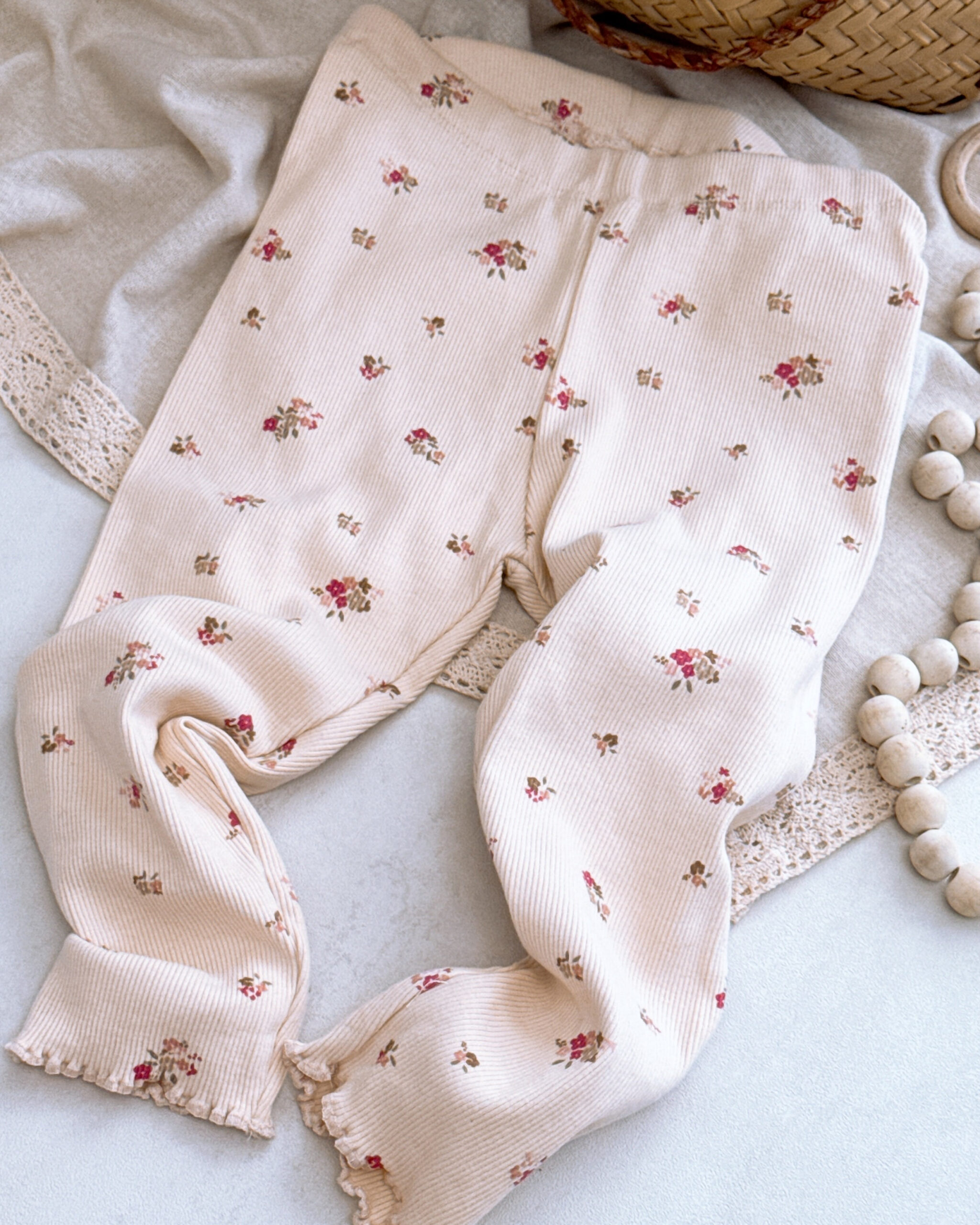 شلوار بچه گانه دخترانه برند H&M کبریتی کرم گلدار
