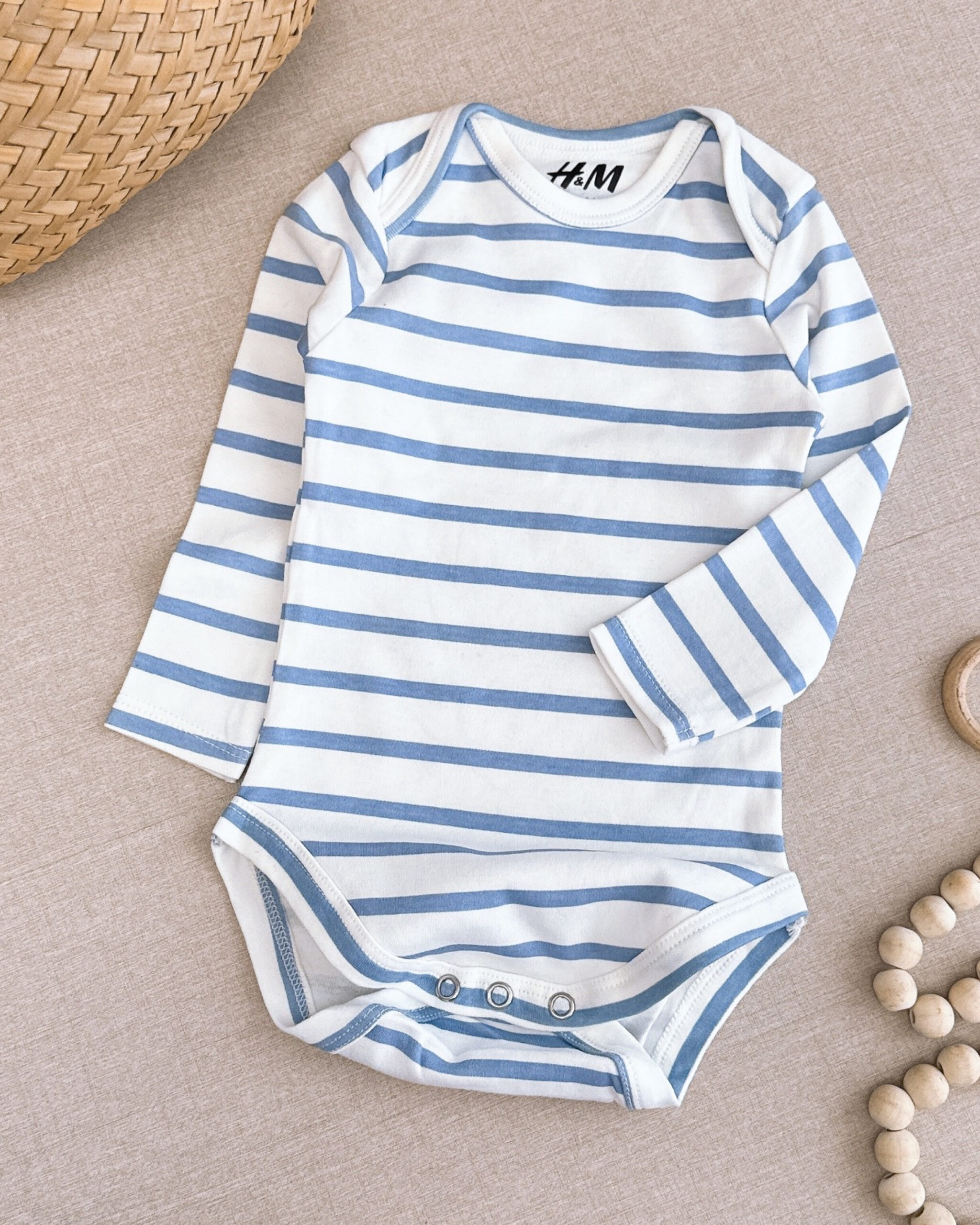 بادی نوزادی برند H&M مدل سفید راهدار آبی - Image 2