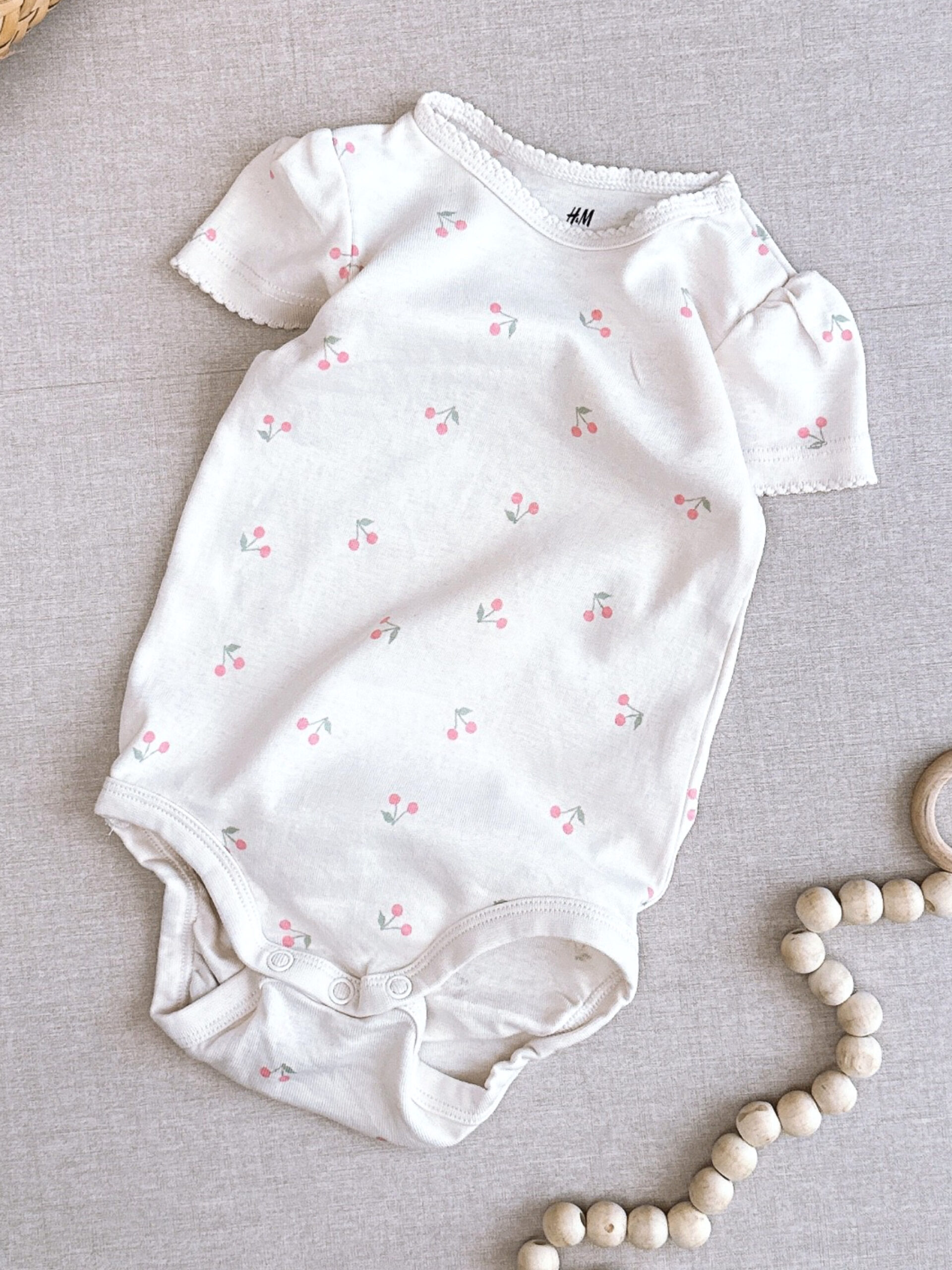 بادی نوزادی برند H&M مدل کرم گیلاس